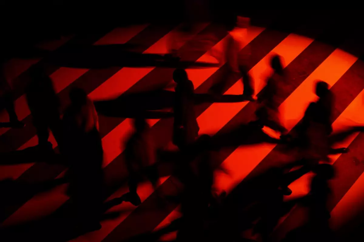 Thumbnail: Review MV Vivarium: Eksplorasi Emosi dan Identitas dalam Musik Ado